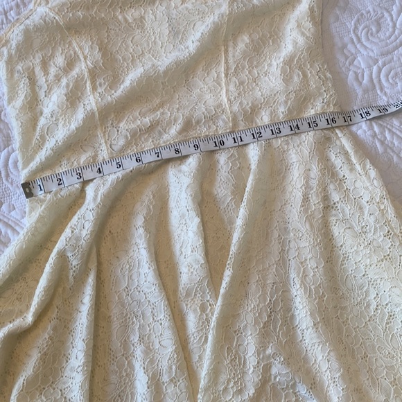 Express fit and flare off white lace dress - Picture 10 of 11